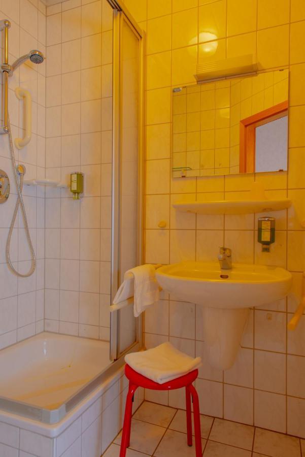 Neustadt an der Weinstraße Christliche Gaestehaeuser Weinstrasse מראה חיצוני תמונה