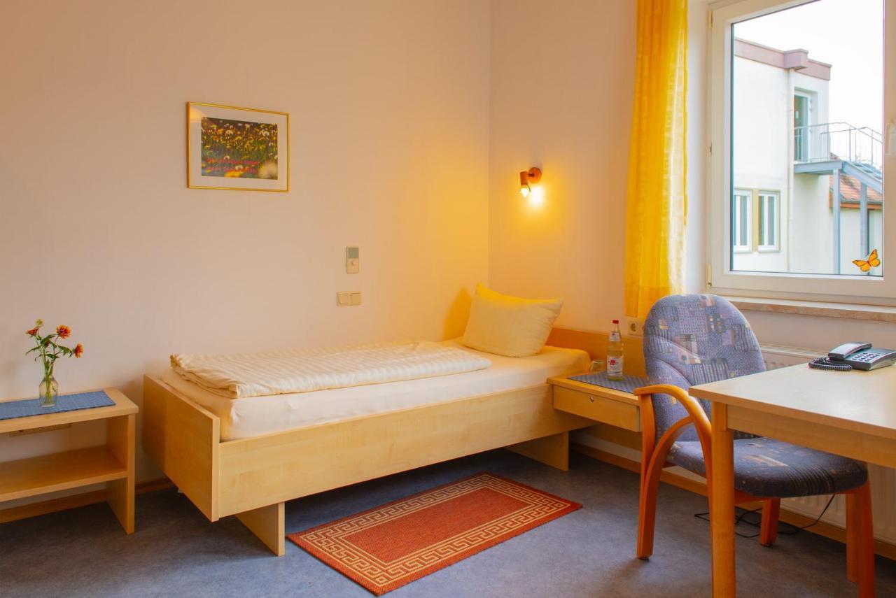 Neustadt an der Weinstraße Christliche Gaestehaeuser Weinstrasse מראה חיצוני תמונה